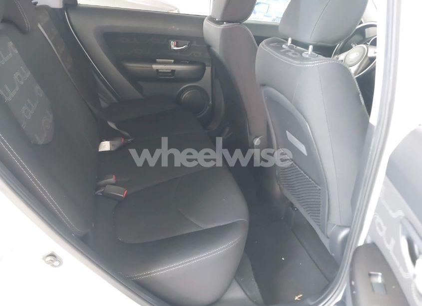 Photo 8 of 2013 Kia Soul + (VIN KNDJT2A67D7526780)