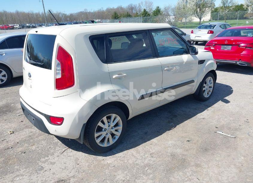 Photo 4 of 2013 Kia Soul + (VIN KNDJT2A67D7574389)