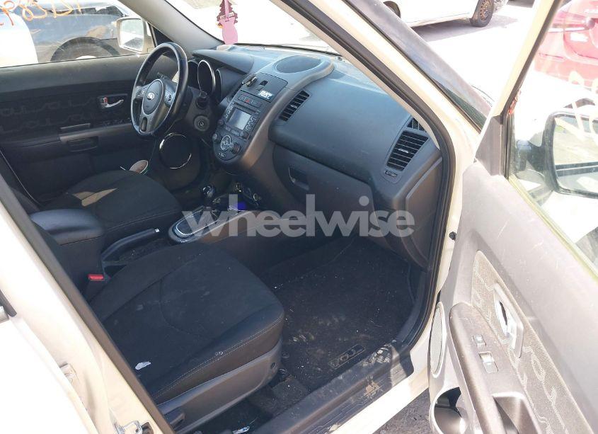 Photo 5 of 2013 Kia Soul + (VIN KNDJT2A67D7574389)