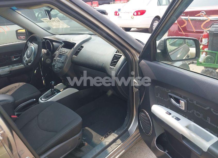 Photo 5 of 2012 Kia Soul + (VIN KNDJT2A68C7368822)