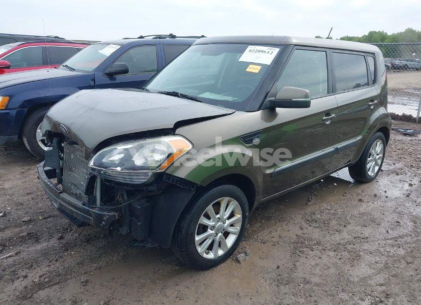 Photo 2 of 2013 Kia Soul + (VIN KNDJT2A68D7497578)