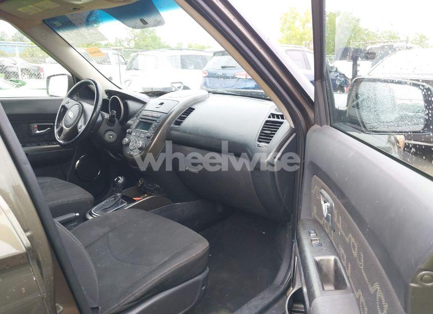 Photo 5 of 2013 Kia Soul + (VIN KNDJT2A68D7497578)