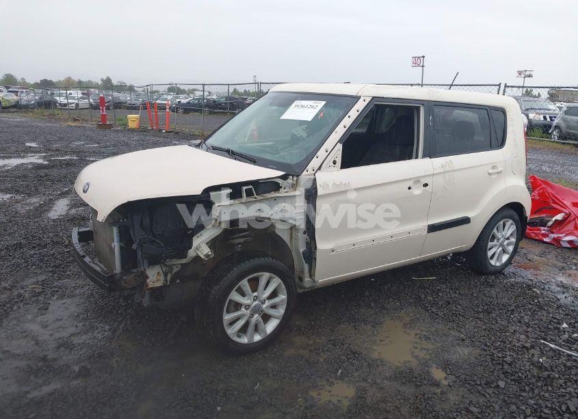 Photo 2 of 2013 Kia Soul + (VIN KNDJT2A68D7527873)