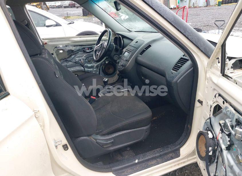 Photo 5 of 2013 Kia Soul + (VIN KNDJT2A68D7527873)