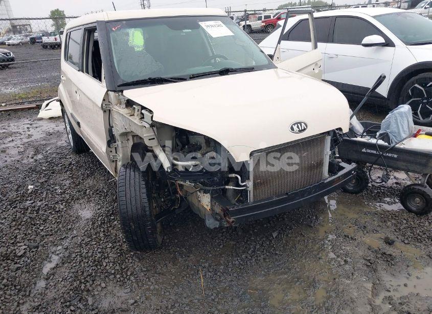 Photo 6 of 2013 Kia Soul + (VIN KNDJT2A68D7527873)