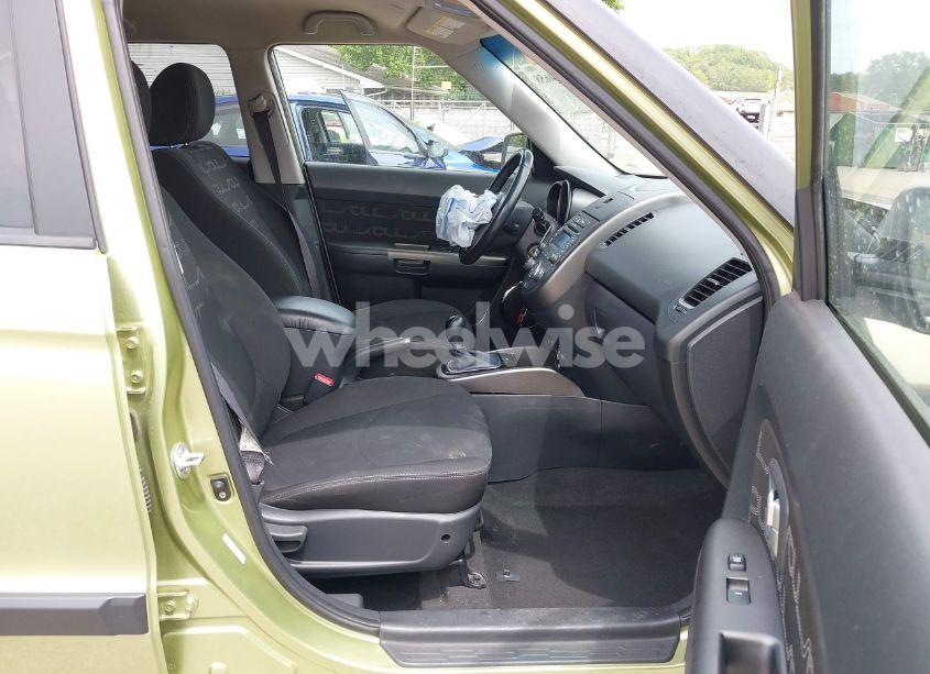 Photo 5 of 2013 Kia Soul + (VIN KNDJT2A68D7550568)
