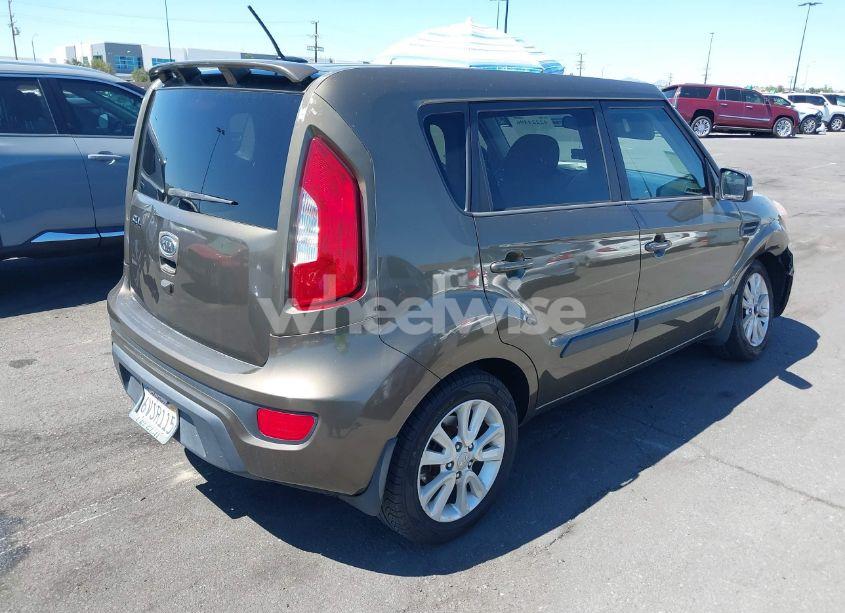 Photo 4 of 2012 Kia Soul + (VIN KNDJT2A69C7432219)