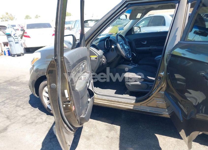 Photo 5 of 2012 Kia Soul + (VIN KNDJT2A69C7432219)