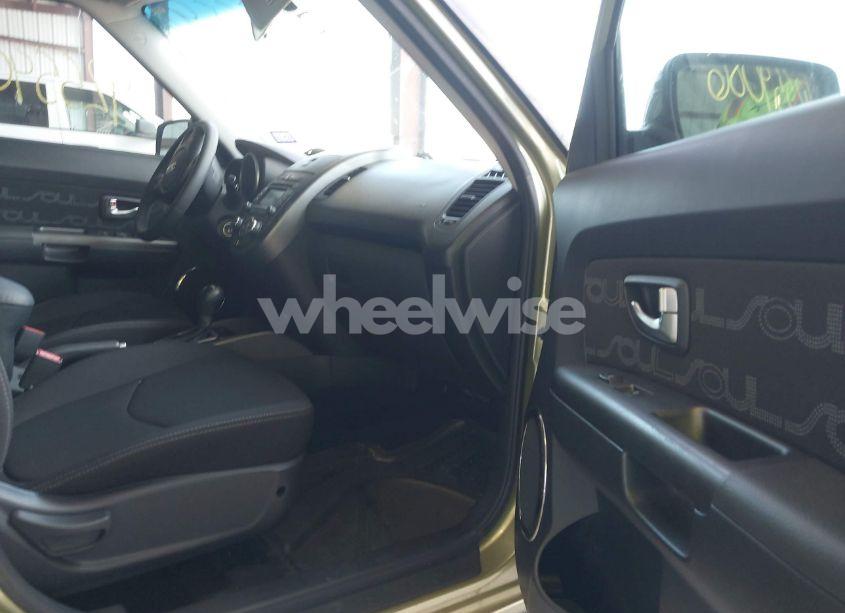 Photo 5 of 2012 Kia Soul + (VIN KNDJT2A69C7440109)