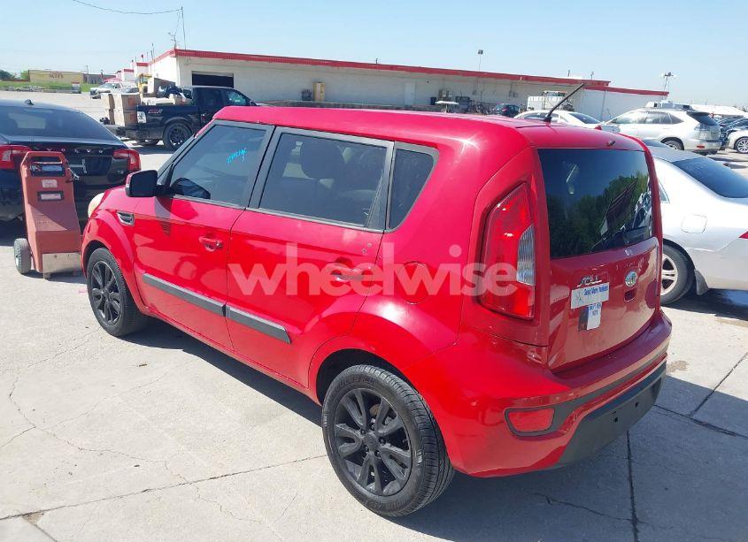 Photo 3 of 2013 Kia Soul + (VIN KNDJT2A69D7483320)