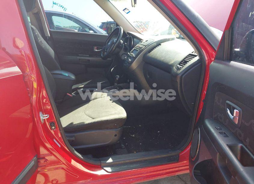Photo 5 of 2013 Kia Soul + (VIN KNDJT2A69D7483320)