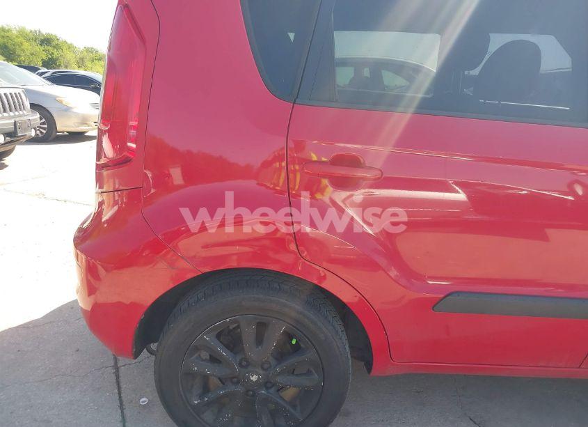Photo 6 of 2013 Kia Soul + (VIN KNDJT2A69D7483320)