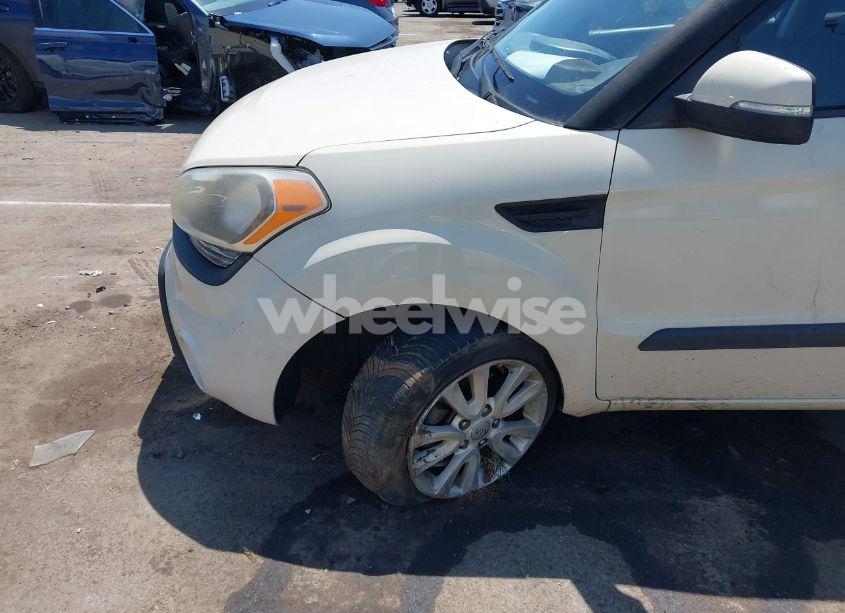 Photo 6 of 2013 Kia Soul + (VIN KNDJT2A69D7504893)