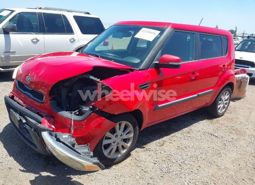 Photo 2 of 2013 Kia Soul + (VIN KNDJT2A69D7531124)