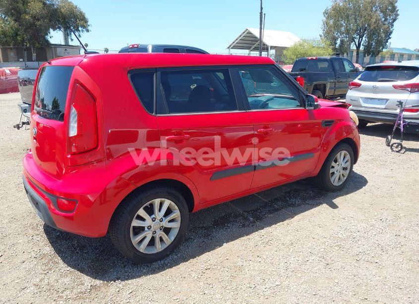 Photo 4 of 2013 Kia Soul + (VIN KNDJT2A69D7531124)