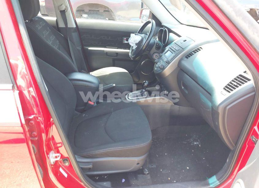 Photo 5 of 2013 Kia Soul + (VIN KNDJT2A69D7531124)