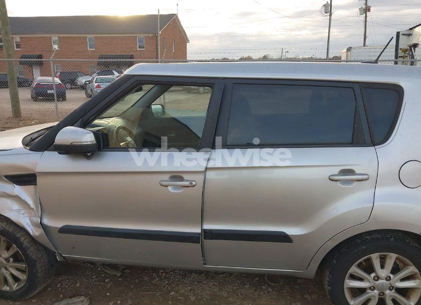 Photo 13 of 2013 Kia Soul + (VIN KNDJT2A69D7540647)