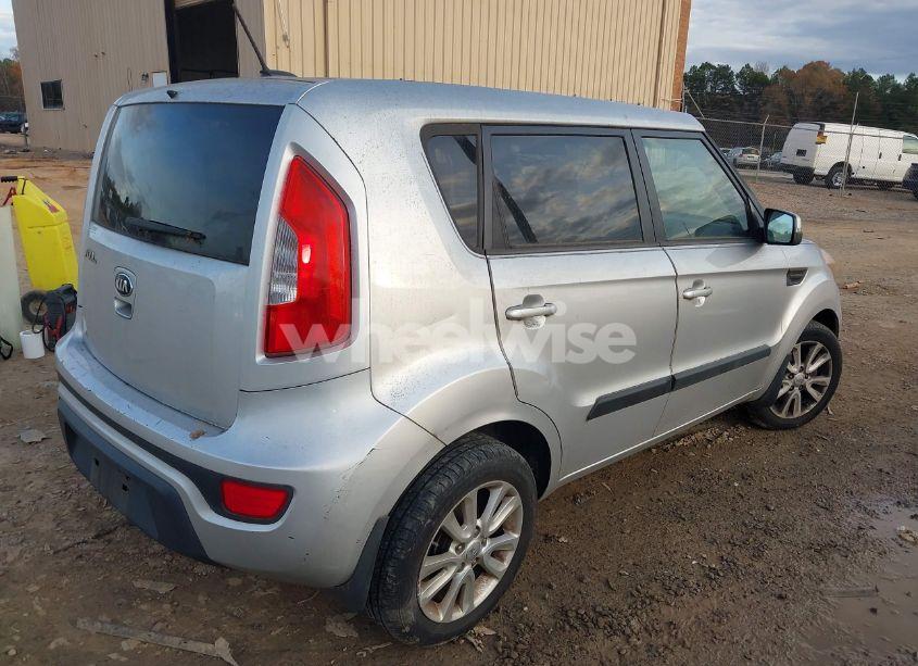 Photo 4 of 2013 Kia Soul + (VIN KNDJT2A69D7540647)