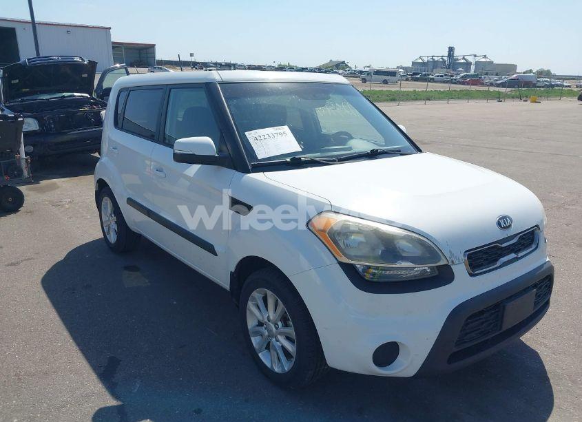 2013 Kia Soul + (VIN KNDJT2A69D7547954) main photo