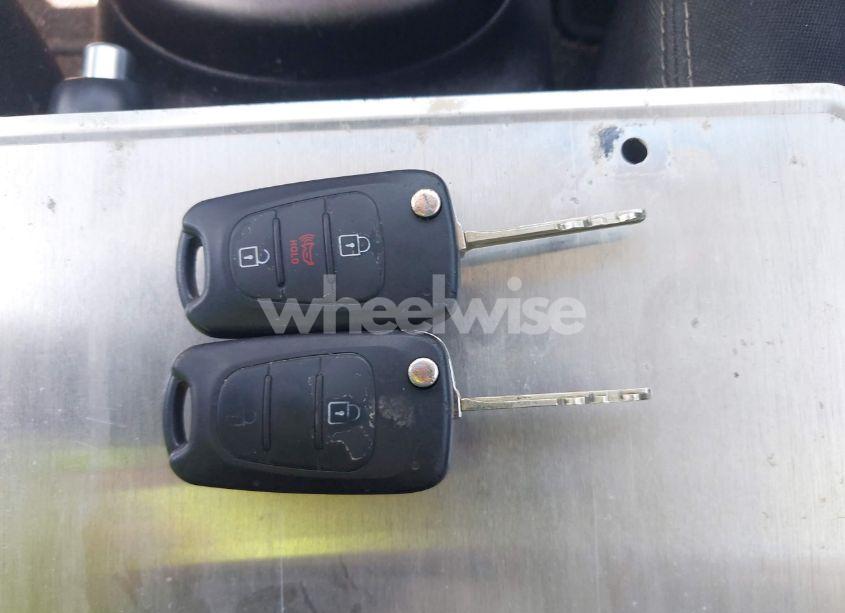 Photo 11 of 2013 Kia Soul + (VIN KNDJT2A69D7547954)