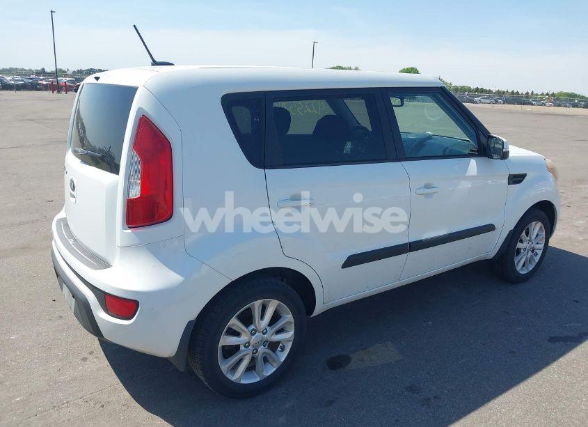 Photo 4 of 2013 Kia Soul + (VIN KNDJT2A69D7547954)