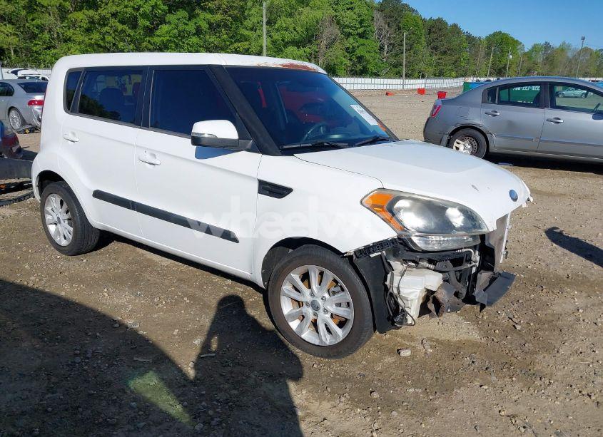 2013 Kia Soul + (VIN KNDJT2A69D7555715) main photo