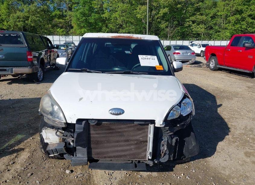 Photo 12 of 2013 Kia Soul + (VIN KNDJT2A69D7555715)