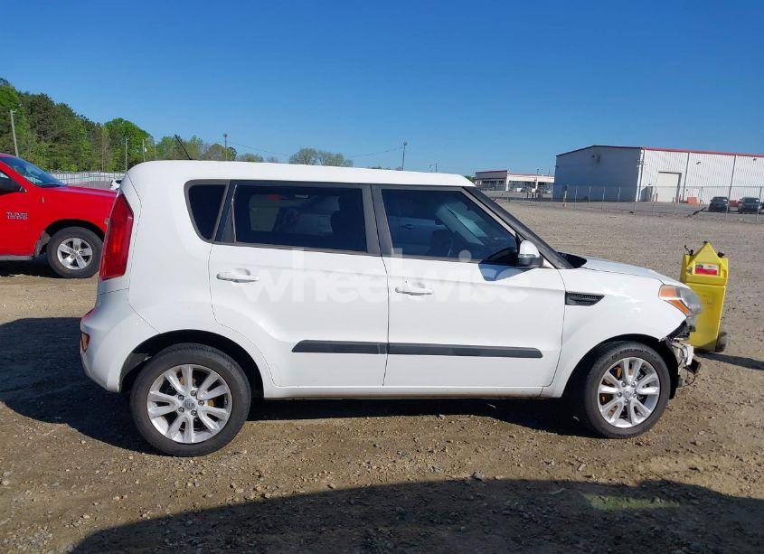 Photo 13 of 2013 Kia Soul + (VIN KNDJT2A69D7555715)