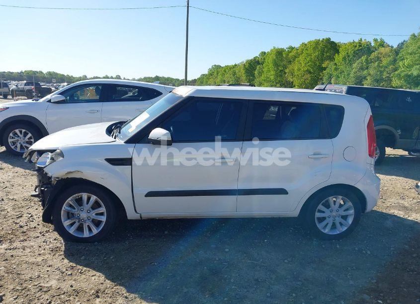 Photo 14 of 2013 Kia Soul + (VIN KNDJT2A69D7555715)