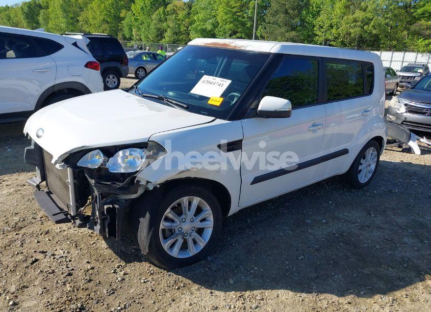 Photo 2 of 2013 Kia Soul + (VIN KNDJT2A69D7555715)