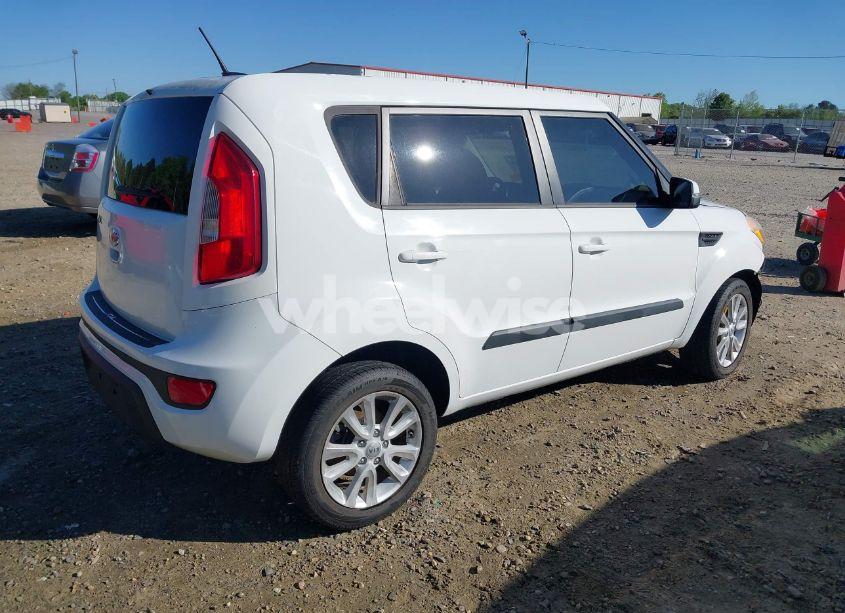 Photo 4 of 2013 Kia Soul + (VIN KNDJT2A69D7555715)