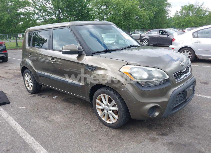 2013 Kia Soul + (VIN KNDJT2A69D7577925) main photo