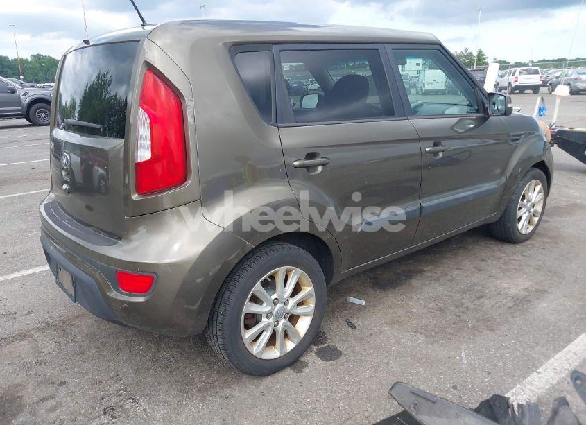 Photo 4 of 2013 Kia Soul + (VIN KNDJT2A69D7577925)