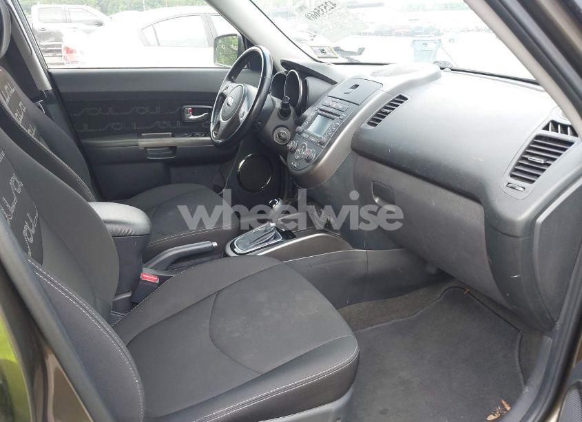 Photo 5 of 2013 Kia Soul + (VIN KNDJT2A69D7577925)