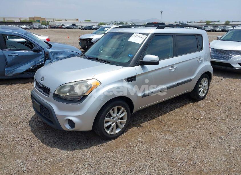 Photo 2 of 2013 Kia Soul + (VIN KNDJT2A6XD7573852)
