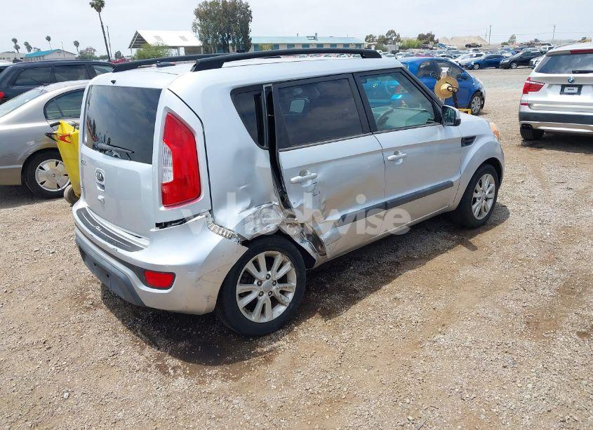 Photo 4 of 2013 Kia Soul + (VIN KNDJT2A6XD7573852)