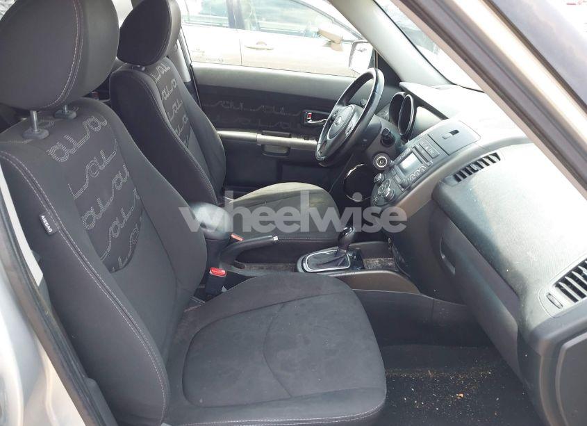 Photo 5 of 2013 Kia Soul + (VIN KNDJT2A6XD7573852)