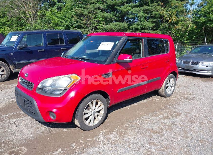 Photo 2 of 2013 Kia Soul + (VIN KNDJT2A6XD7586908)