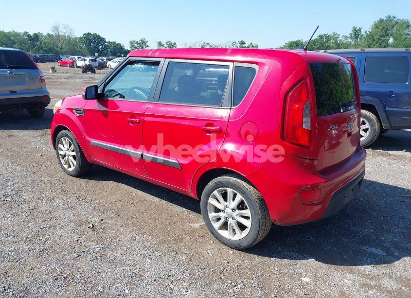 Photo 3 of 2013 Kia Soul + (VIN KNDJT2A6XD7586908)