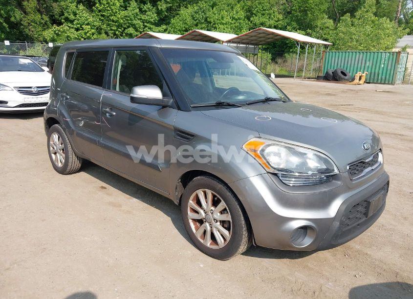 2013 Kia Soul + (VIN KNDJT2A6XD7631796) main photo