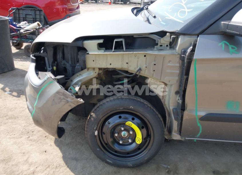 Photo 6 of 2013 Kia Soul + (VIN KNDJT2A6XD7631796)