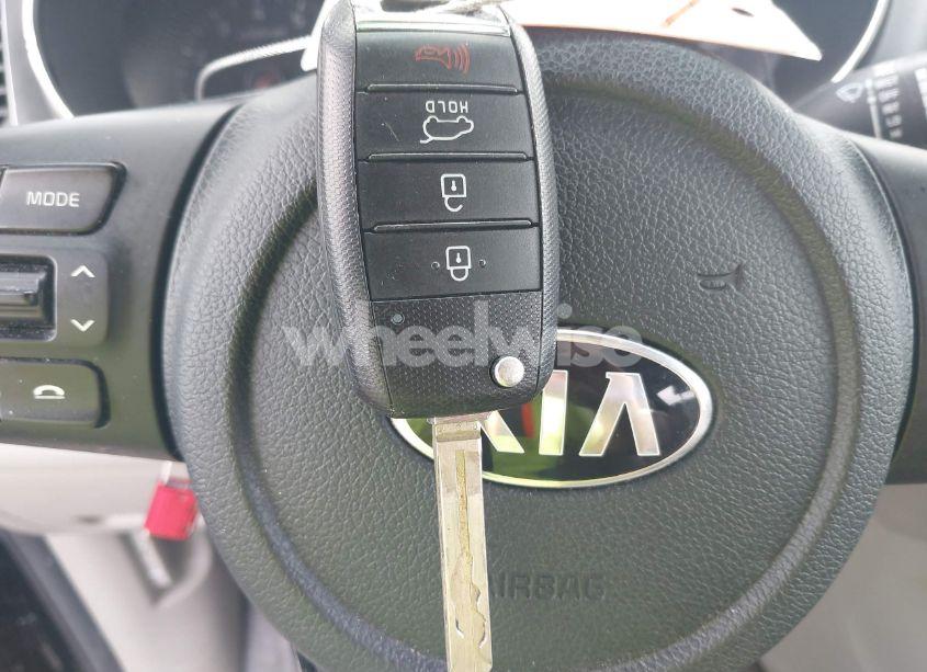 Photo 11 of 2020 Kia Sedona L (VIN KNDMA5C11L6645158)
