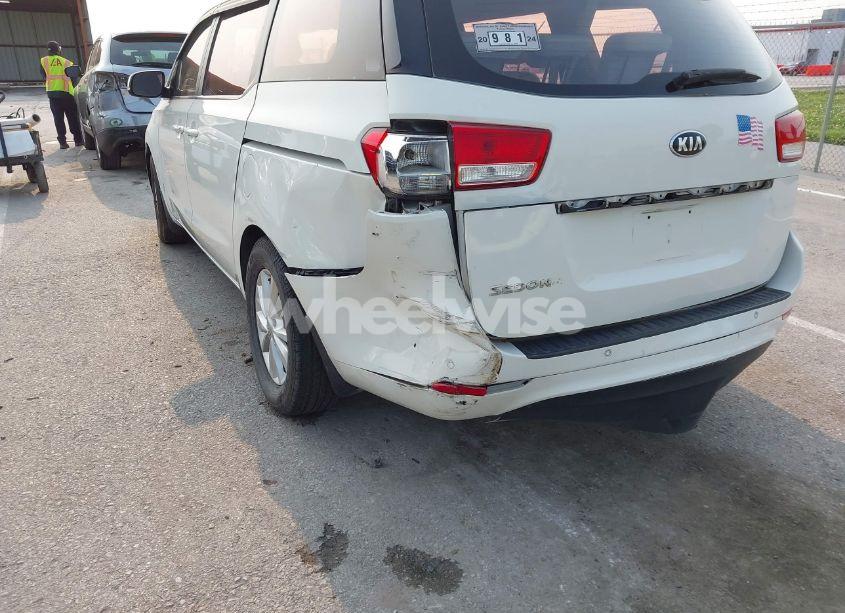 Photo 6 of 2015 Kia Sedona L (VIN KNDMA5C13F6024945)