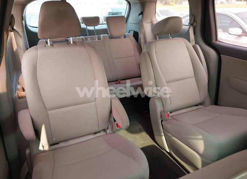Photo 8 of 2015 Kia Sedona L (VIN KNDMA5C13F6024945)