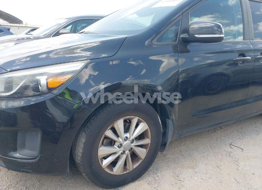 Photo 6 of 2015 Kia Sedona L (VIN KNDMA5C13F6025335)