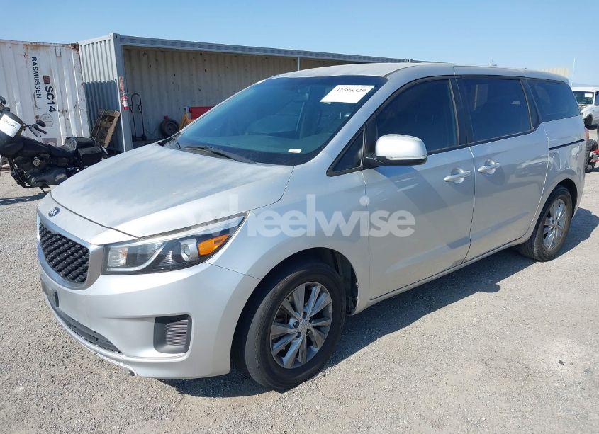 Photo 2 of 2017 Kia Sedona L (VIN KNDMA5C13H6273443)