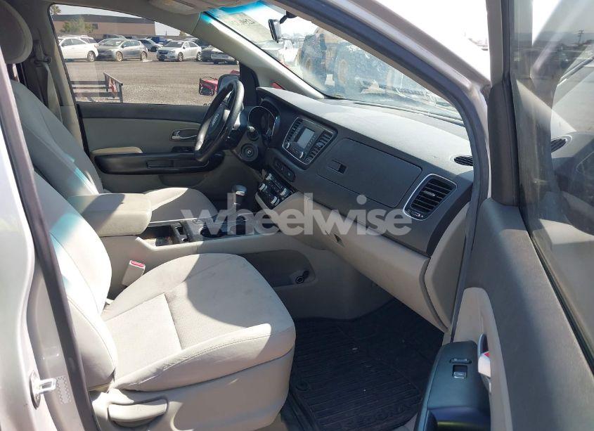 Photo 5 of 2017 Kia Sedona L (VIN KNDMA5C13H6273443)