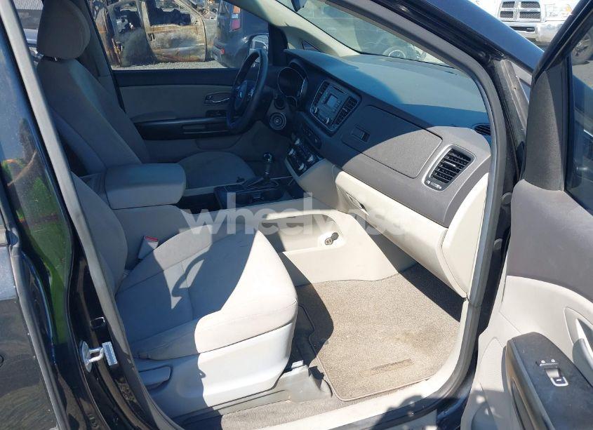 Photo 5 of 2015 Kia Sedona L (VIN KNDMA5C14F6030558)