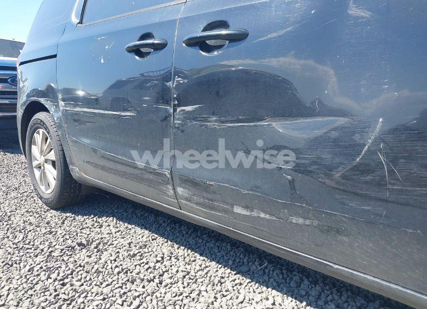 Photo 6 of 2015 Kia Sedona L (VIN KNDMA5C14F6030558)