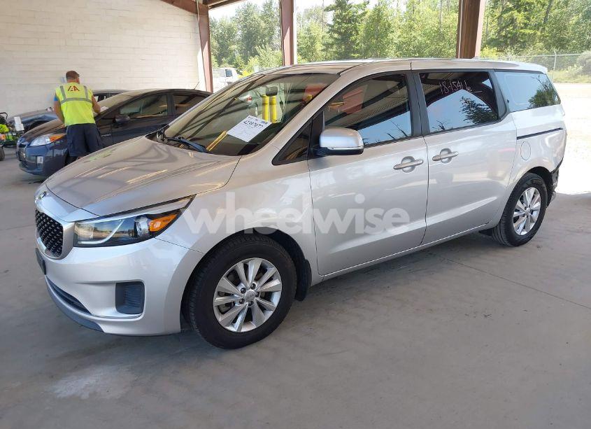 Photo 2 of 2017 Kia Sedona L (VIN KNDMA5C15H6258927)